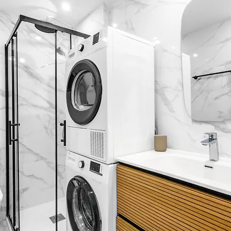 Real - Newly Reformed Apartment