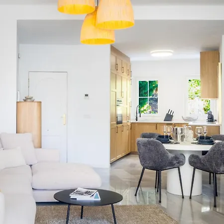 Real - Newly Reformed Apartment *
